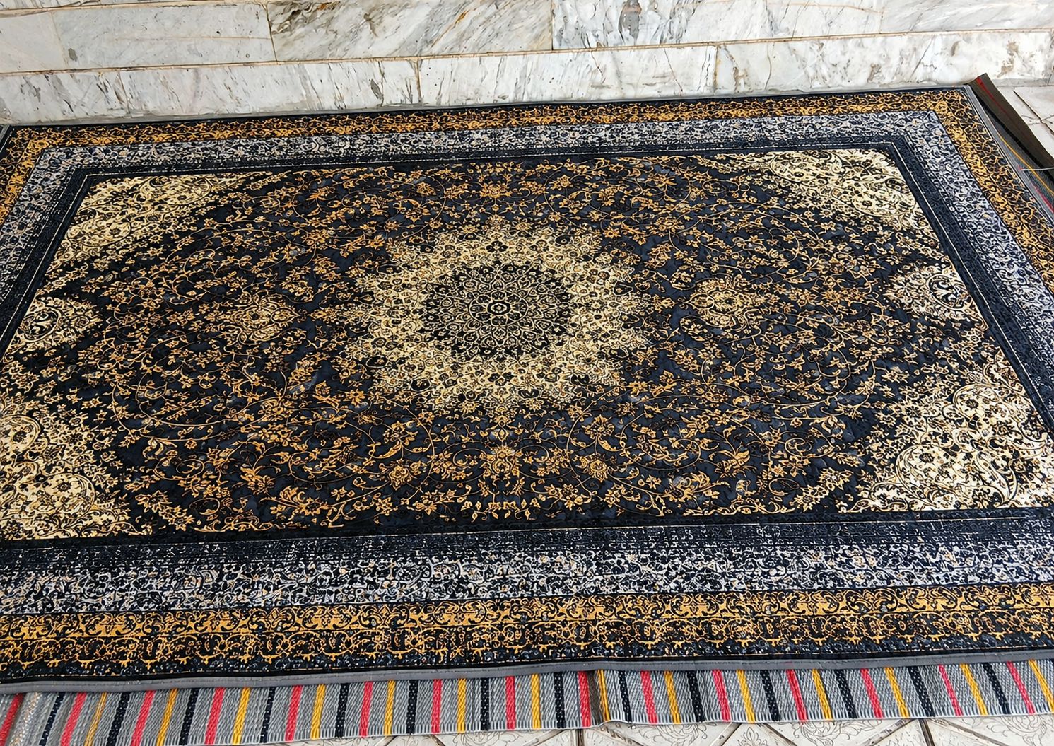 زیرانداز ۶ یاردی ترکمن درجه یک فریشینه ۶ یاردی لمنت شده